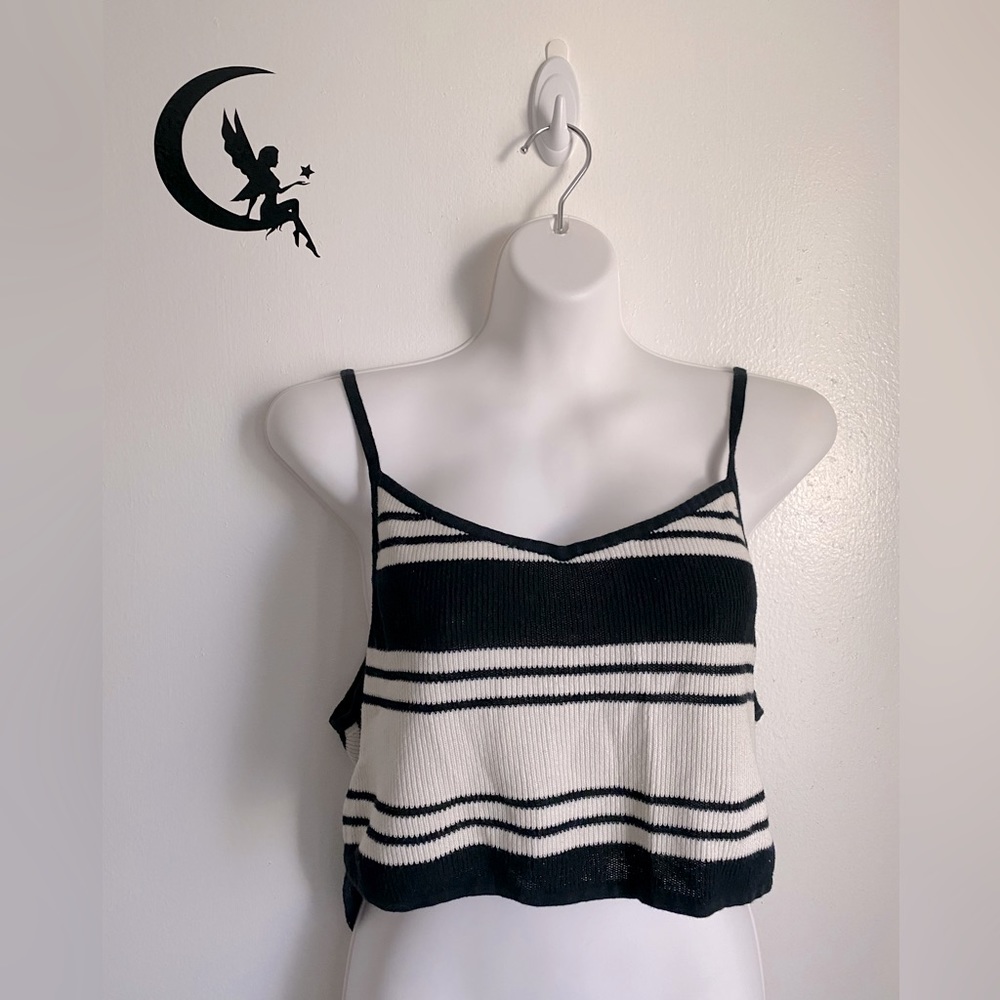 Black & white crop tank